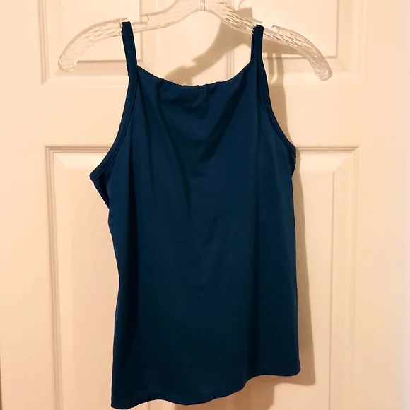 Norm Thompson Tank with Built in Bra, 38B - Picture 3 of 6